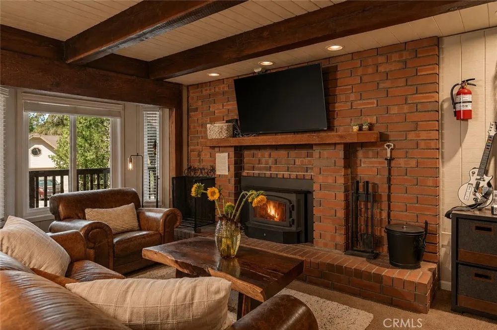 493 Pioneer Lake Arrowhead, CA 92352