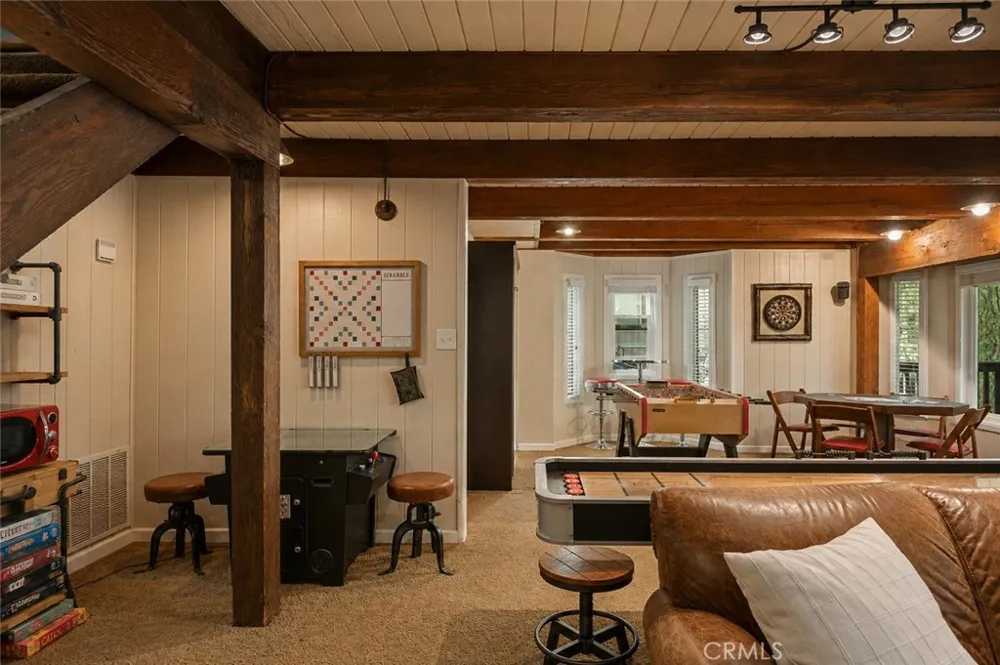 493 Pioneer Lake Arrowhead, CA 92352
