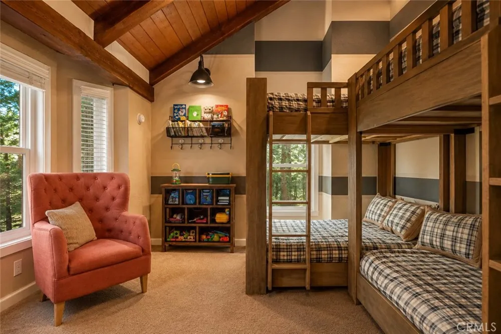 493 Pioneer Lake Arrowhead, CA 92352