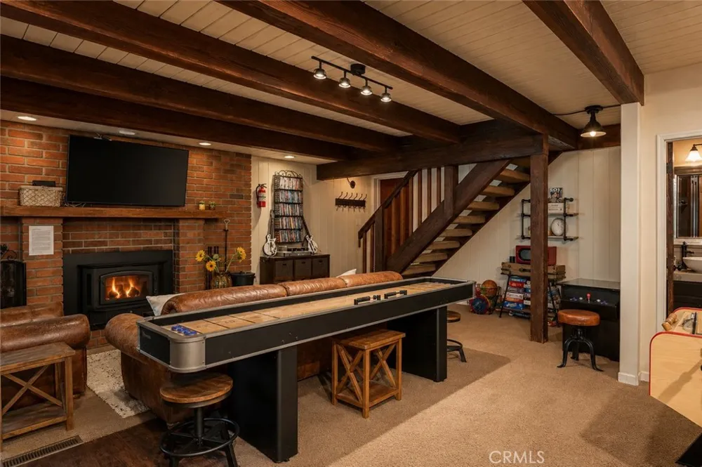 493 Pioneer Lake Arrowhead, CA 92352