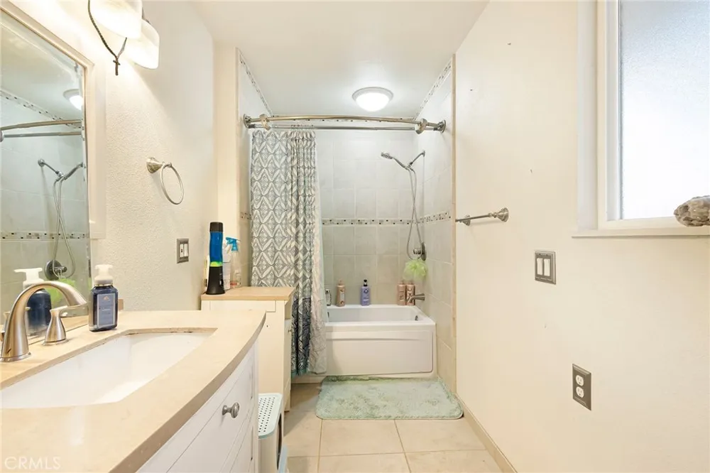 1915 Manzanita Chico, CA 95926