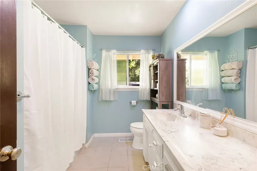 1915 Manzanita Chico, CA 95926