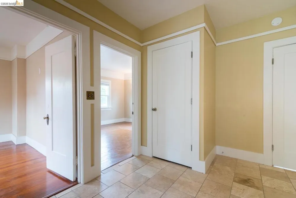 357 Alcatraz Ave Oakland, CA 94618