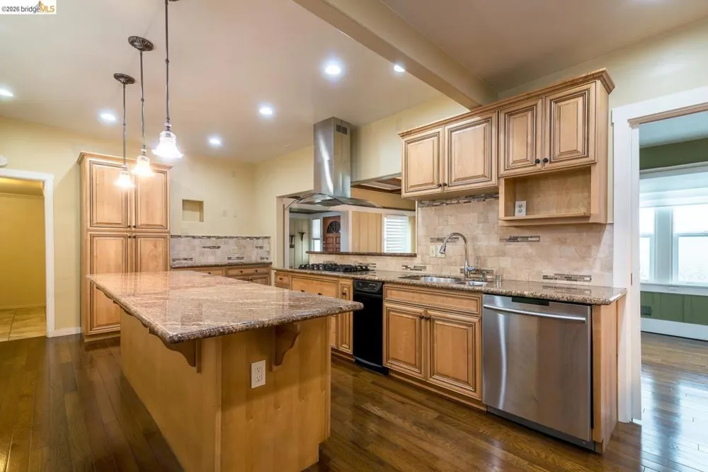 357 Alcatraz Ave Oakland, CA 94618