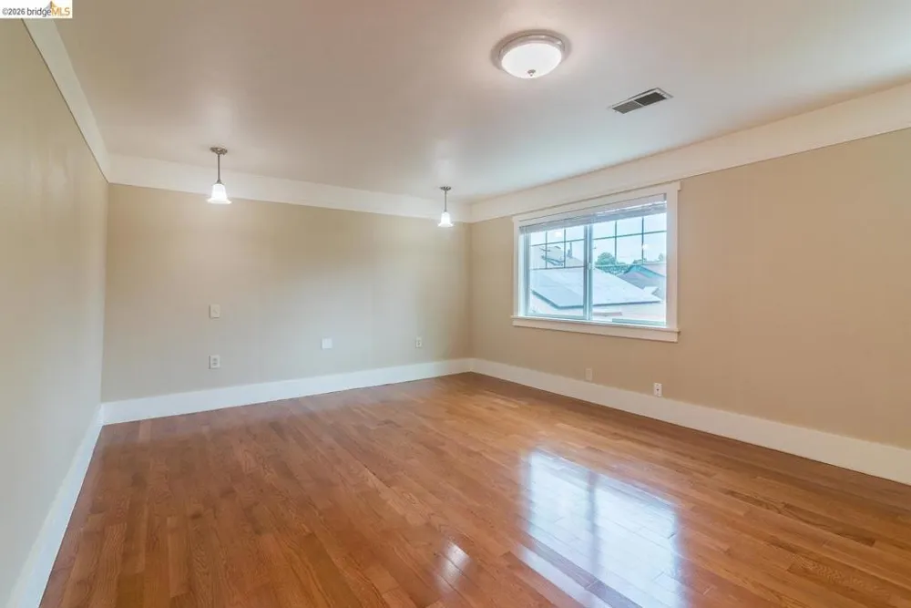 357 Alcatraz Ave Oakland, CA 94618