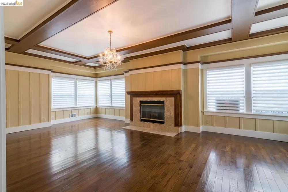 357 Alcatraz Ave Oakland, CA 94618