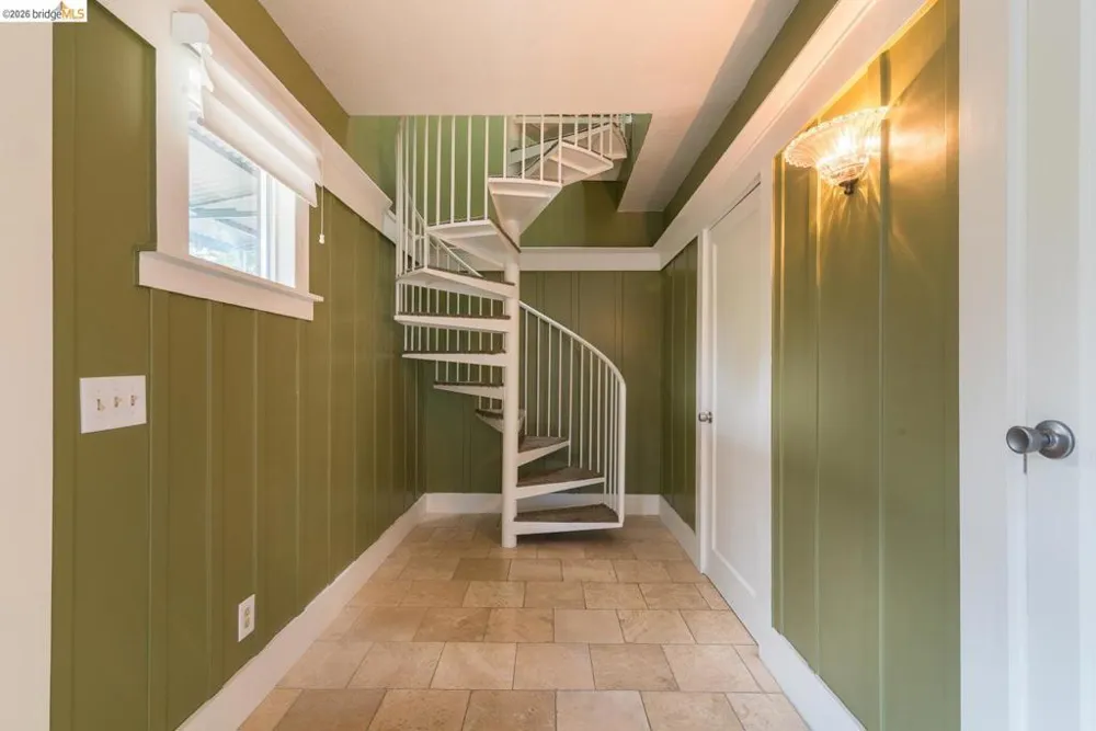 357 Alcatraz Ave Oakland, CA 94618