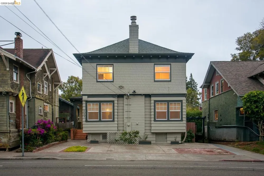 357 Alcatraz Ave Oakland, CA 94618