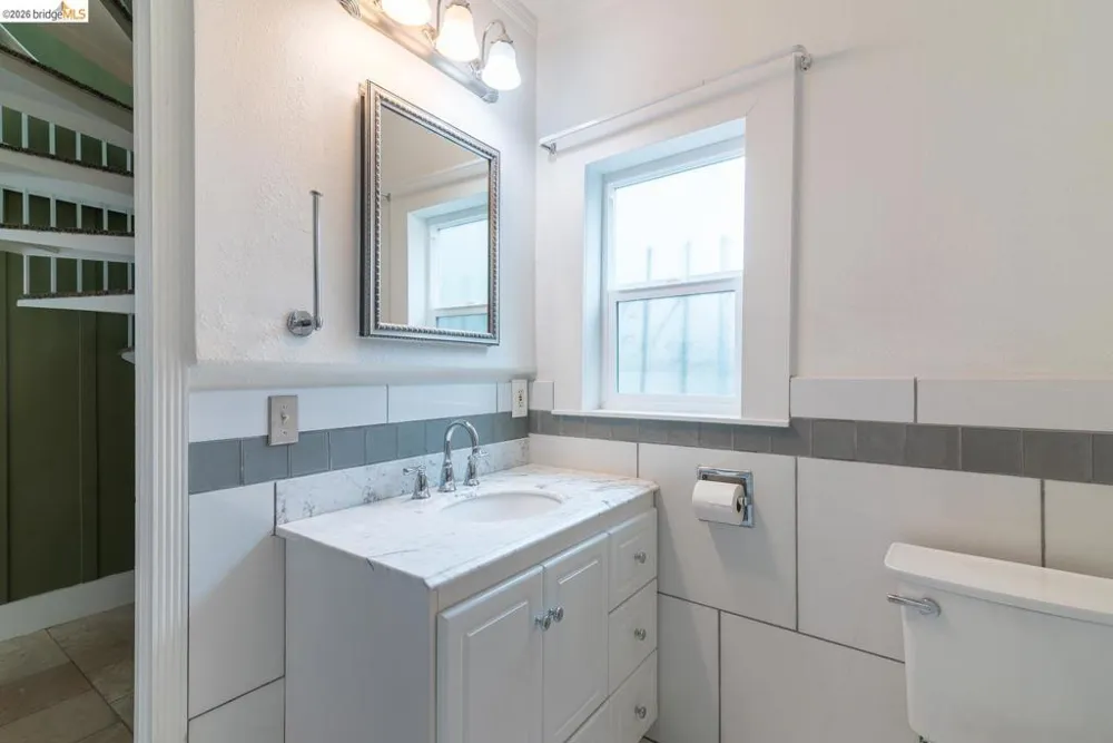 357 Alcatraz Ave Oakland, CA 94618