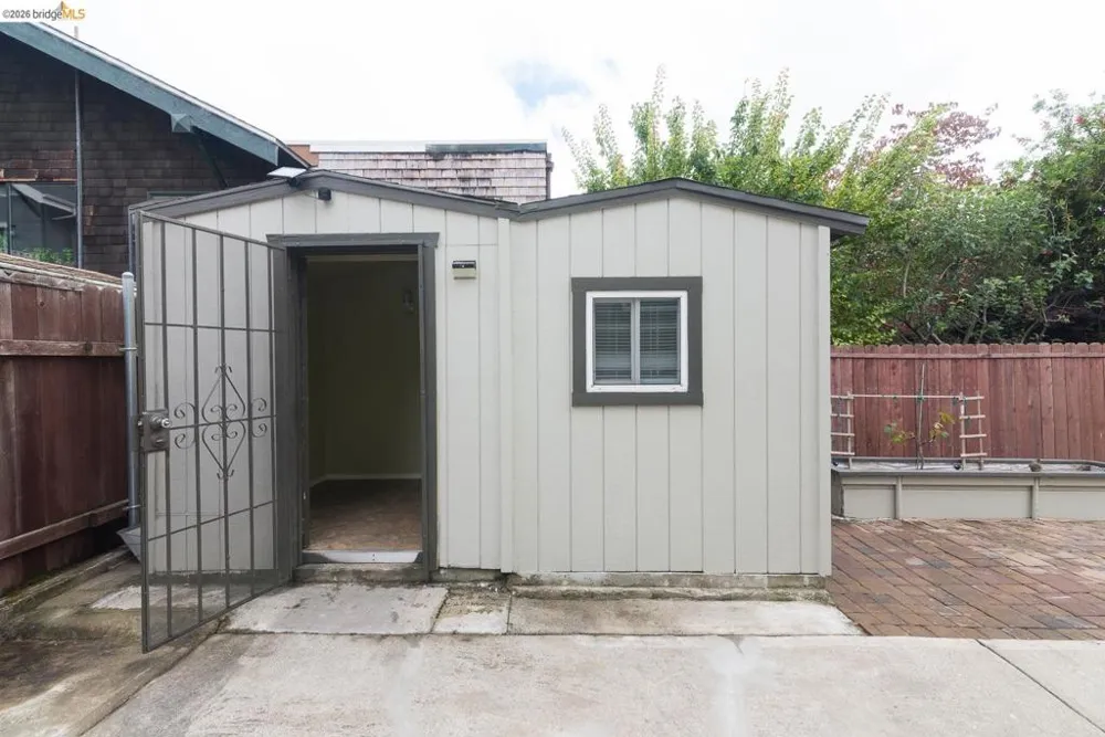357 Alcatraz Ave Oakland, CA 94618