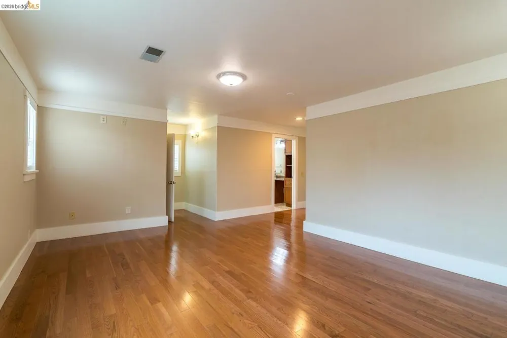 357 Alcatraz Ave Oakland, CA 94618