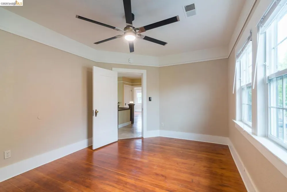 357 Alcatraz Ave Oakland, CA 94618