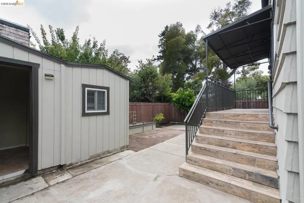 357 Alcatraz Ave Oakland, CA 94618