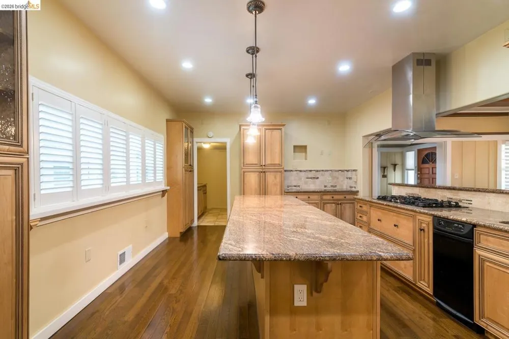357 Alcatraz Ave Oakland, CA 94618
