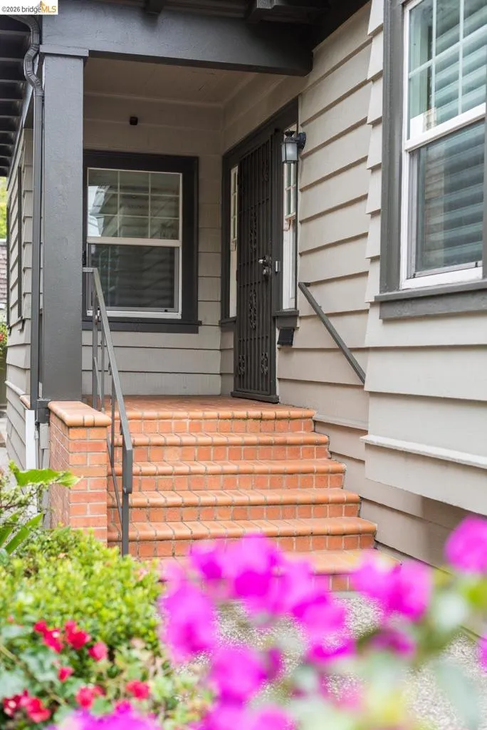 357 Alcatraz Ave Oakland, CA 94618