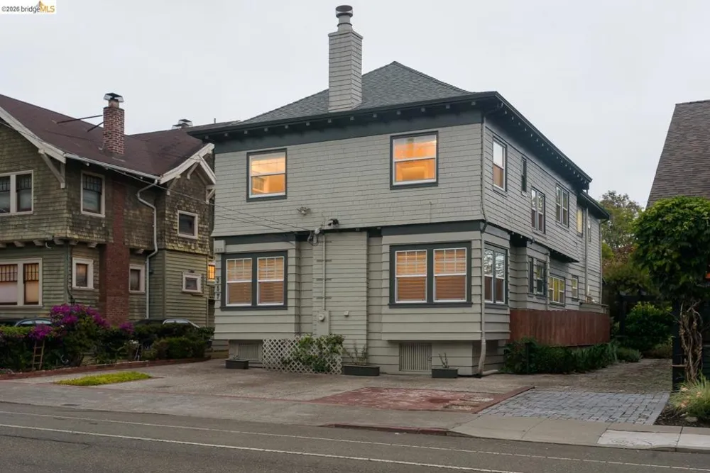 357 Alcatraz Ave Oakland, CA 94618