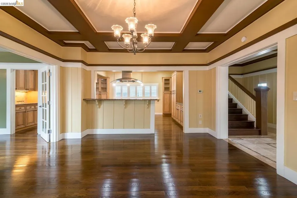 357 Alcatraz Ave Oakland, CA 94618
