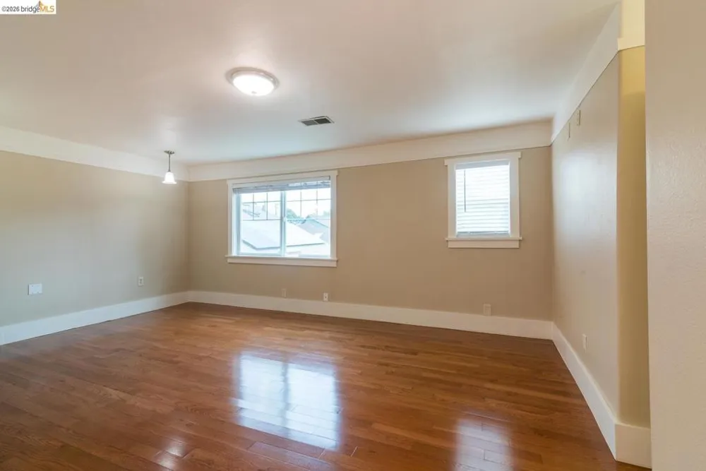 357 Alcatraz Ave Oakland, CA 94618