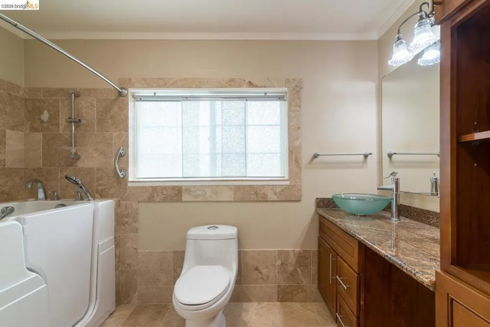 357 Alcatraz Ave Oakland, CA 94618