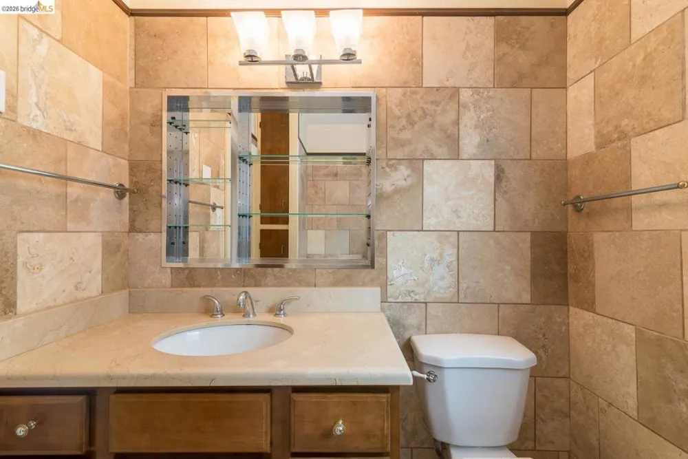 357 Alcatraz Ave Oakland, CA 94618