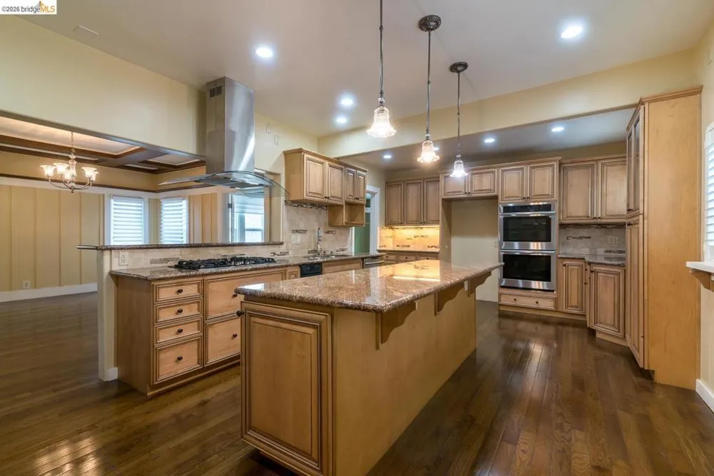 357 Alcatraz Ave Oakland, CA 94618