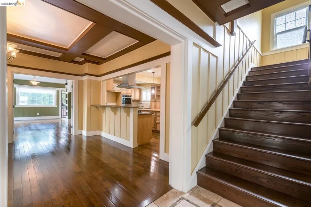 357 Alcatraz Ave Oakland, CA 94618