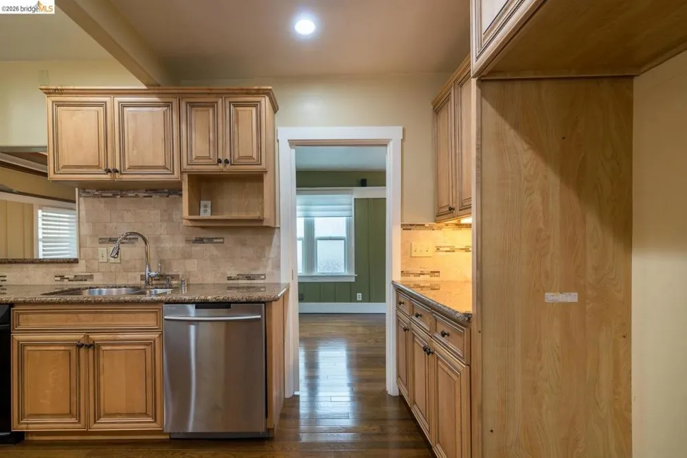 357 Alcatraz Ave Oakland, CA 94618