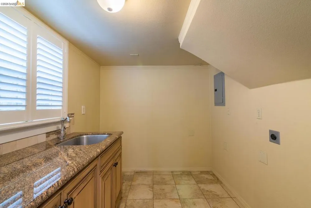 357 Alcatraz Ave Oakland, CA 94618