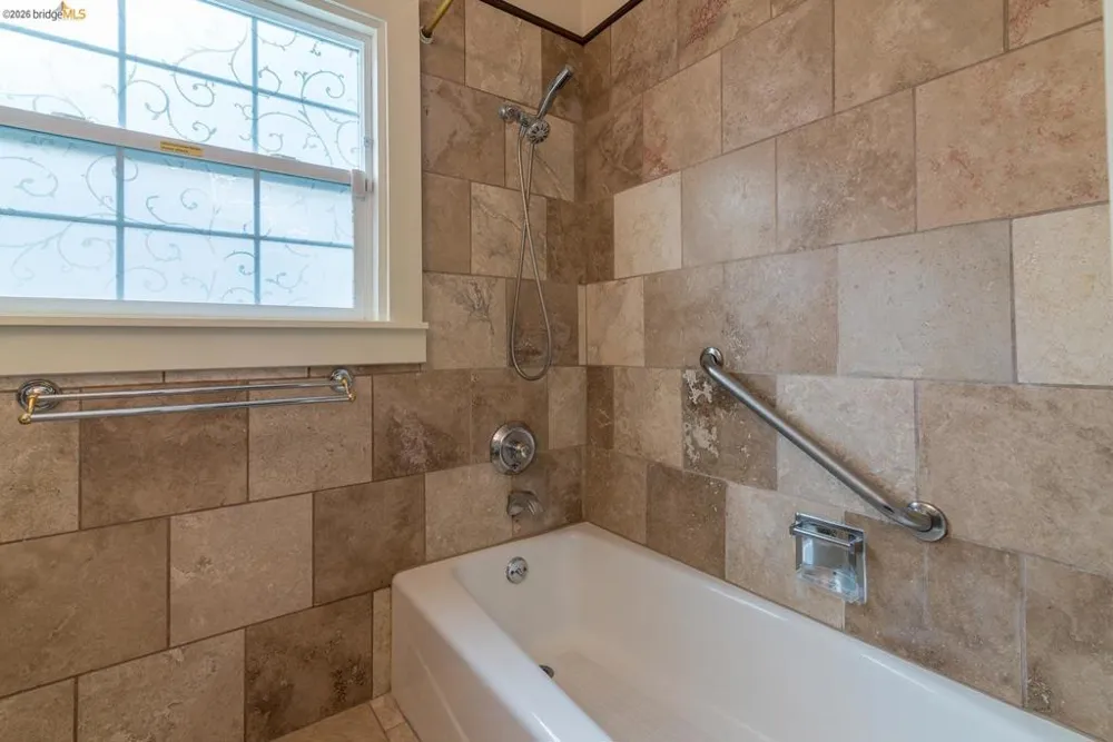 357 Alcatraz Ave Oakland, CA 94618
