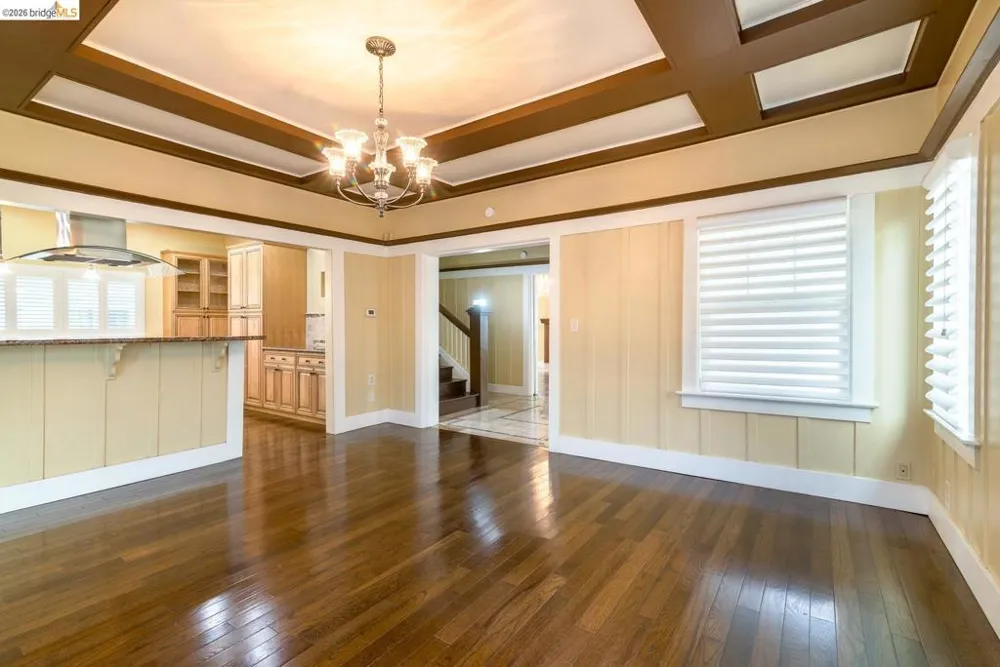 357 Alcatraz Ave Oakland, CA 94618