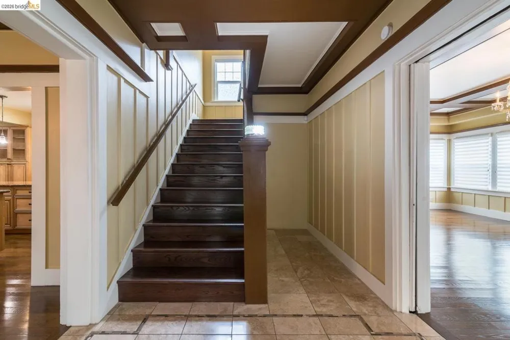 357 Alcatraz Ave Oakland, CA 94618
