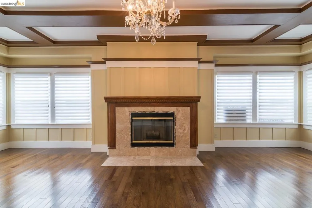 357 Alcatraz Ave Oakland, CA 94618