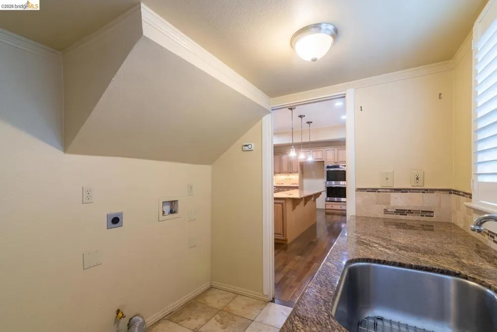 357 Alcatraz Ave Oakland, CA 94618