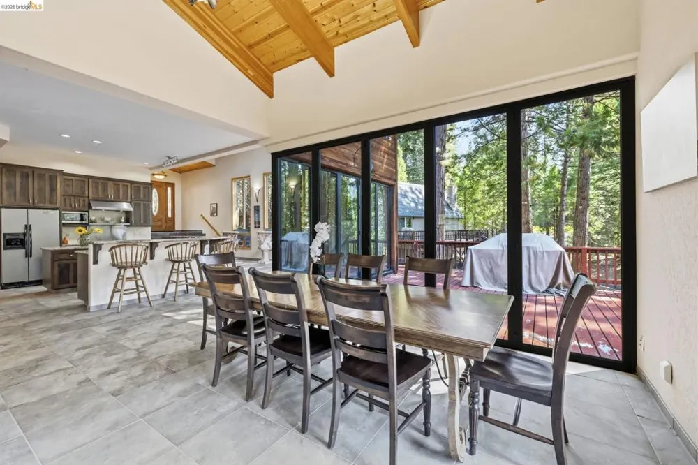 28421 Old Strawberry Rd Strawberry, CA 95375