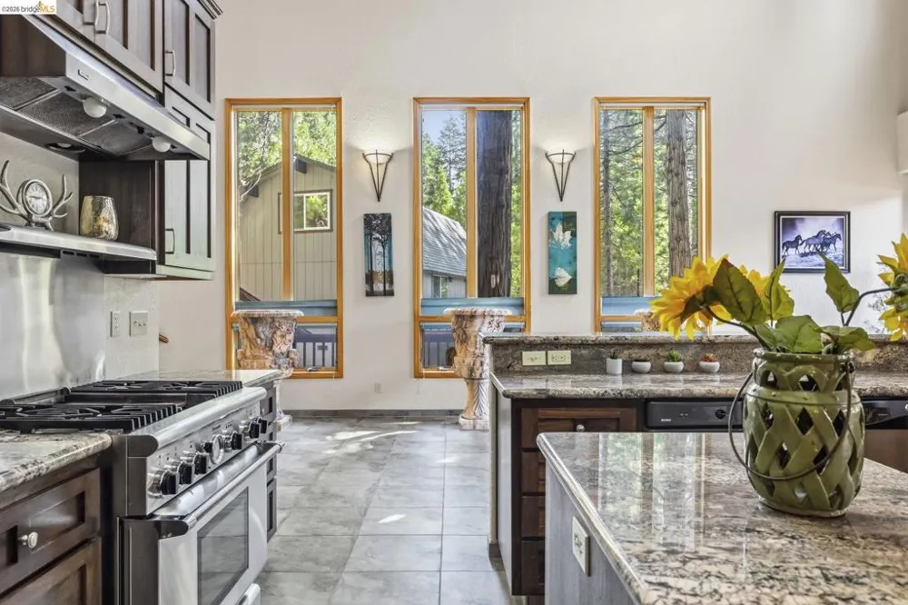 28421 Old Strawberry Rd Strawberry, CA 95375