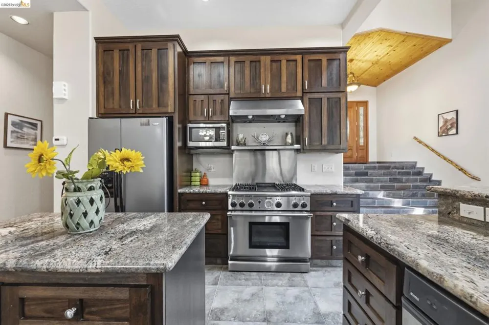 28421 Old Strawberry Rd Strawberry, CA 95375