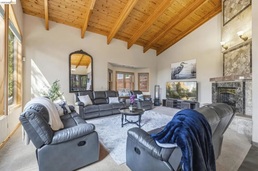28421 Old Strawberry Rd Strawberry, CA 95375