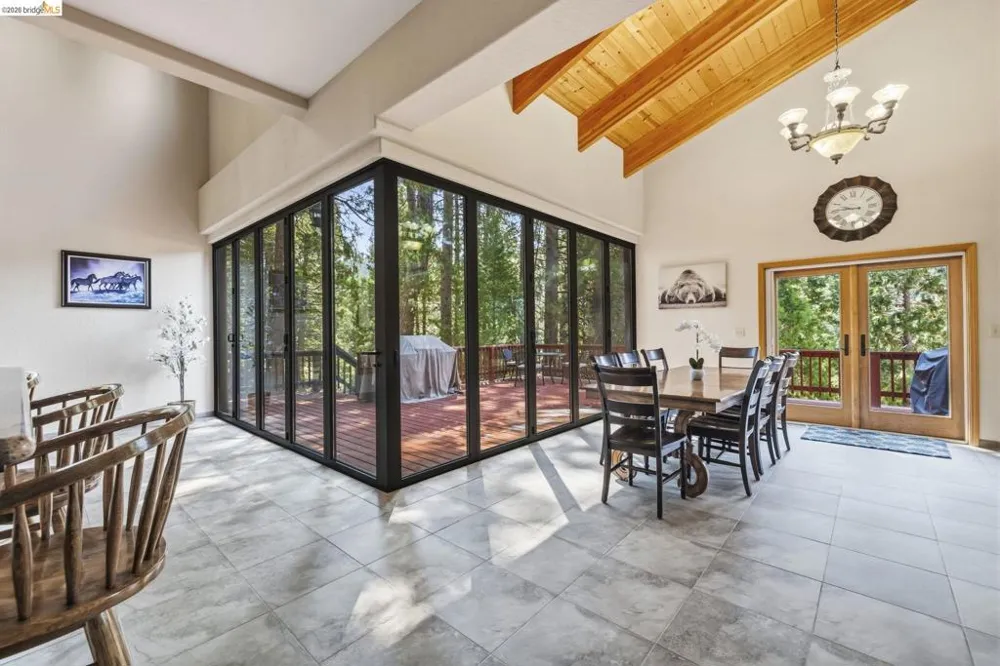 28421 Old Strawberry Rd Strawberry, CA 95375