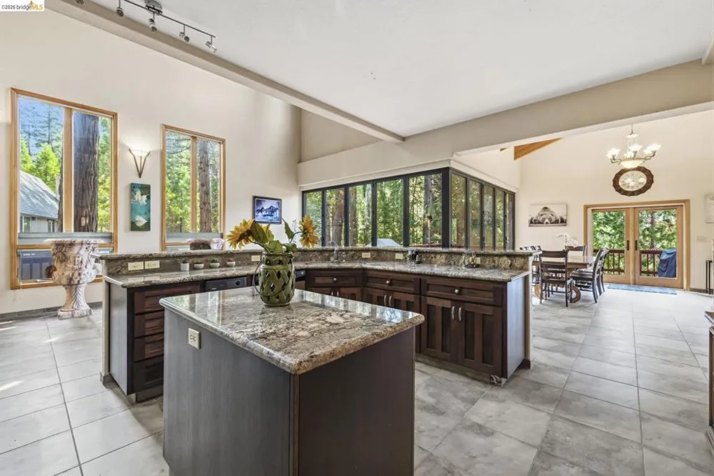 28421 Old Strawberry Rd Strawberry, CA 95375