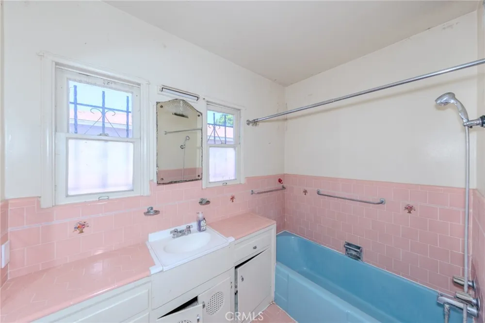 4076 Liberty Boulevard South Gate, CA 90280