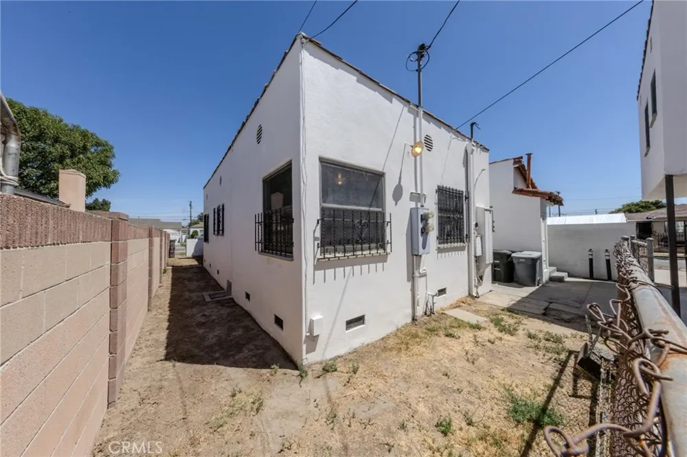 4076 Liberty Boulevard South Gate, CA 90280