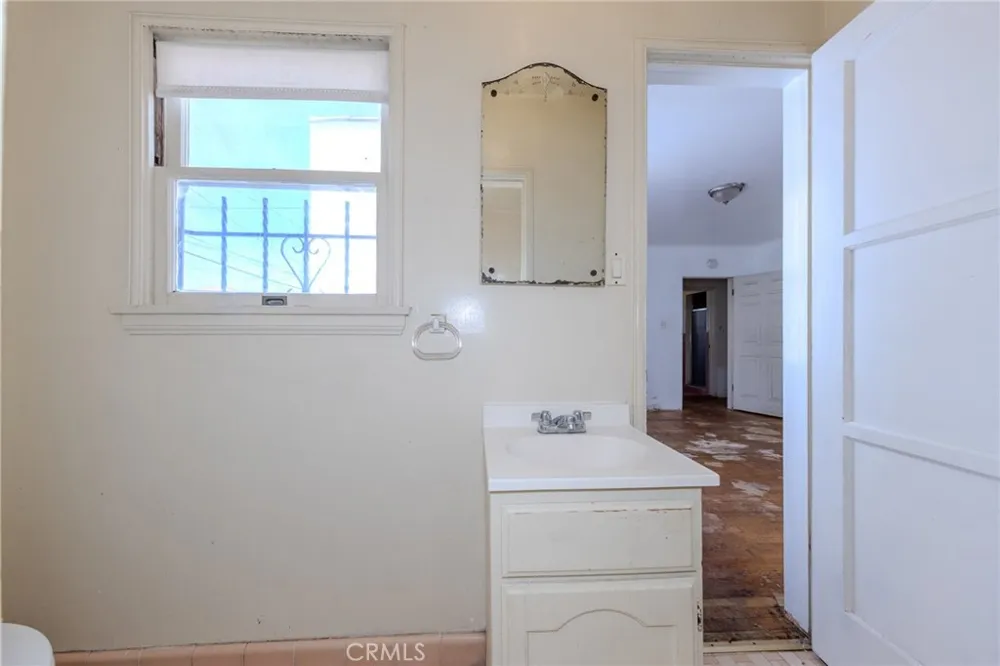 4076 Liberty Boulevard South Gate, CA 90280