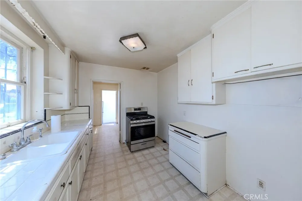 4076 Liberty Boulevard South Gate, CA 90280
