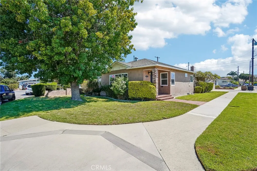 14514 Eastbrook Avenue Bellflower, CA 90706