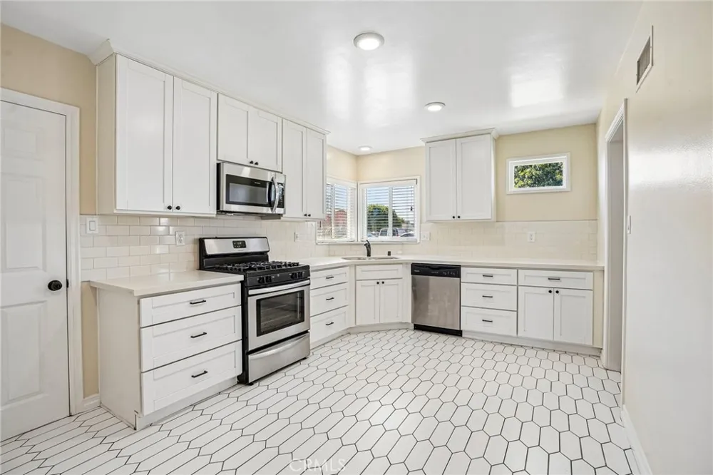 14514 Eastbrook Avenue Bellflower, CA 90706
