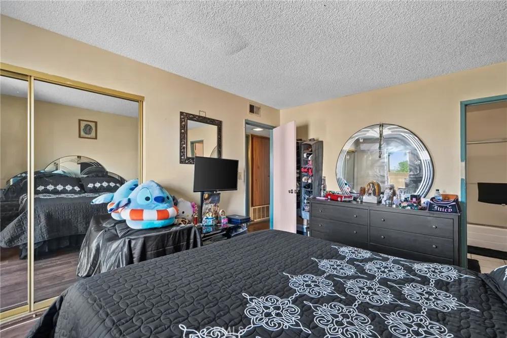 12010 226th #H Hawaiian Gardens, CA 90716