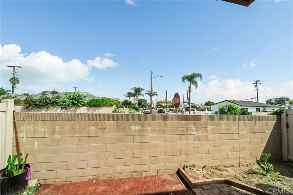 12010 226th #H Hawaiian Gardens, CA 90716