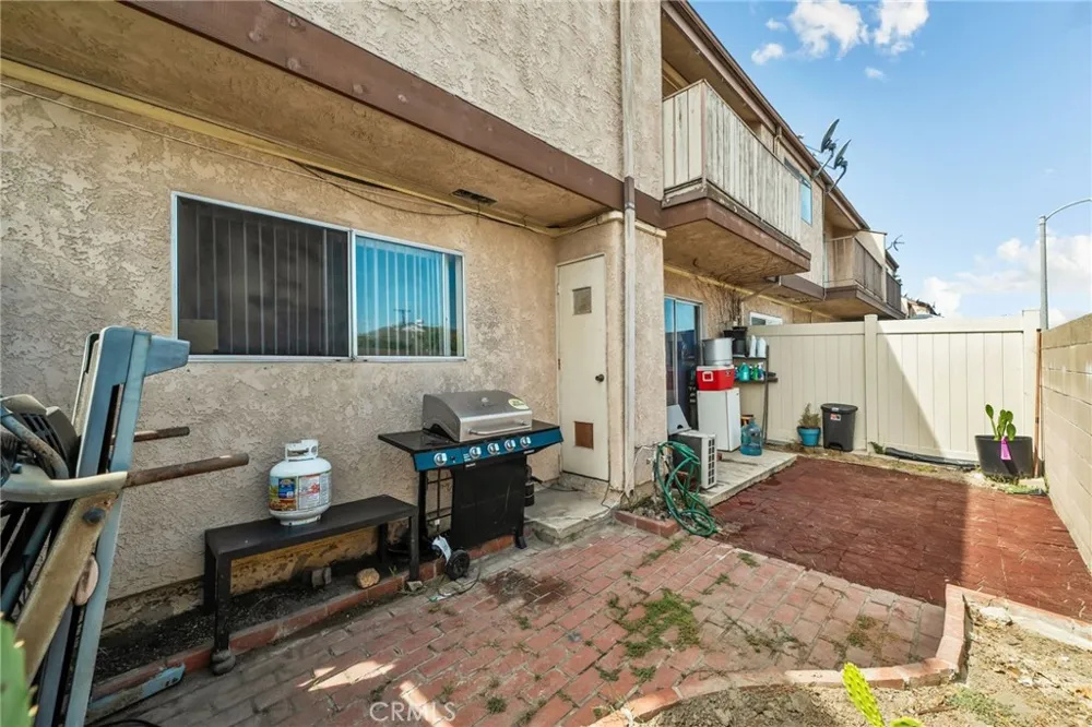 12010 226th #H Hawaiian Gardens, CA 90716