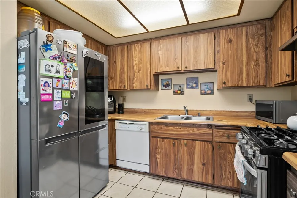 12010 226th #H Hawaiian Gardens, CA 90716