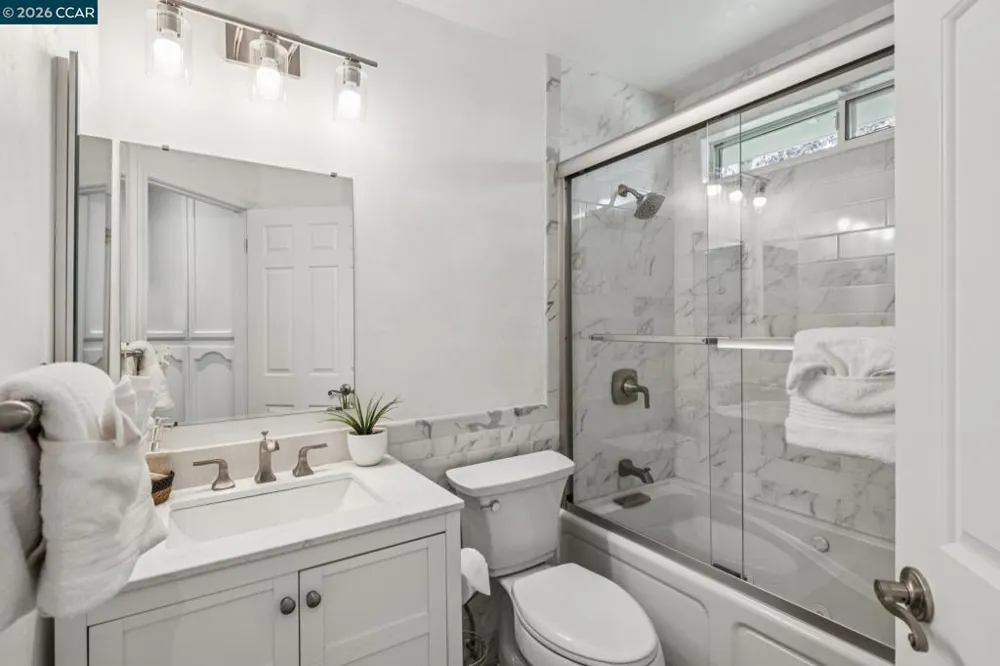 137 Brighton Rd Alameda, CA 94502